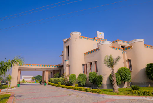 best resorts in Neemrana